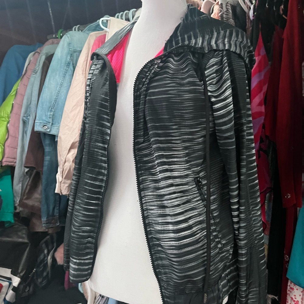 black windbreaker - Picture 2 of 4
